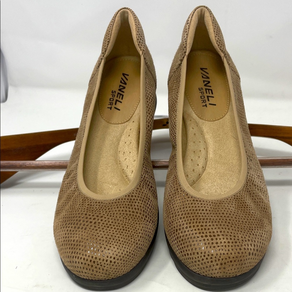 Vaneli Sport Tan Slip-On Shoes Size 6.5 Excellent Condition